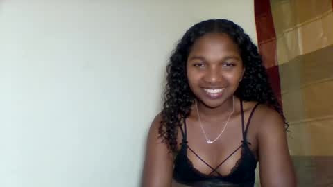 Snapshot of mila_lunah chatting on 04/20/26, 05:59 mila_lunah online show from 04/20/26, 05:59