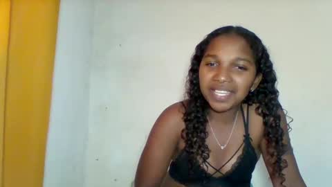Snapshot of mila_lunah chatting on 04/23/26, 12:29 mila_lunah online show from 04/23/26, 12:29