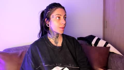     online show from 10/26/25, 05:52