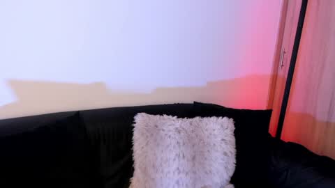     online show from 06/11/26, 02:00