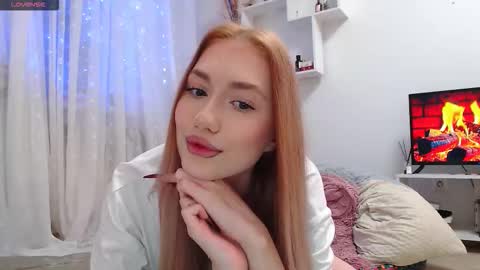 mila nowak online show from 11/25/25, 02:50