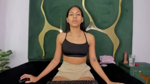mila_petiteasm online show from 06/20/26, 12:30