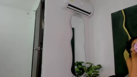 mila_petiteasm online show from 06/25/26, 12:20
