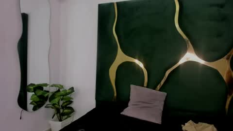 mila_petiteasm online show from 06/26/26, 12:42