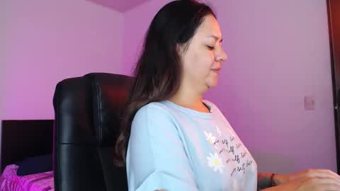 Snapshot of mila_phoenix chatting on 11/25/25, 10:26 mila_phoenix online show from 11/25/25, 10:26