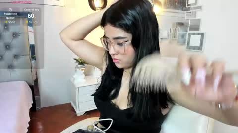 mila_quin online show from 05/28/26, 07:55