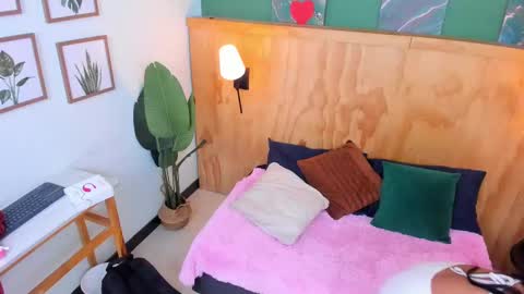 Mila and samy online show from 10/01/25, 12:00