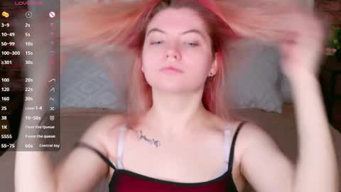 Snapshot of mila_taylorrr chatting on 04/10/26, 06:12 Lisa online show from 04/10/26, 06:12