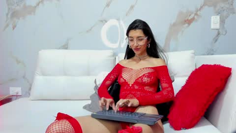          online show from 02/05/25, 01:04