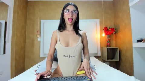 Snapshot of milaa_petite chatting on 02/07/26, 09:07 online show from 02/07/26, 09:07