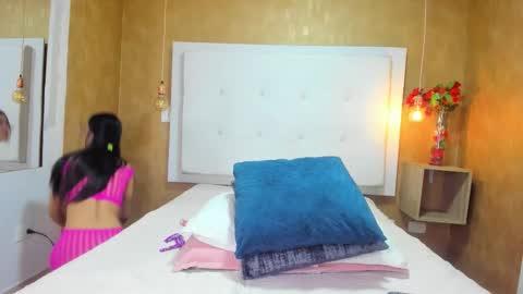 Snapshot of milaa_petite chatting on 03/21/26, 09:40 online show from 03/21/26, 09:40