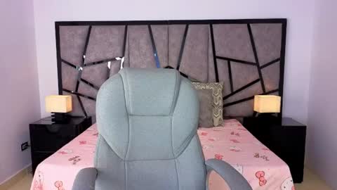 milaa_star online show from 08/06/26, 04:47