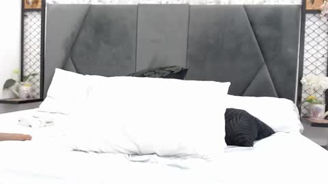 mila online show from 01/10/25, 02:02