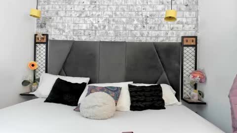 mila online show from 09/26/25, 10:08