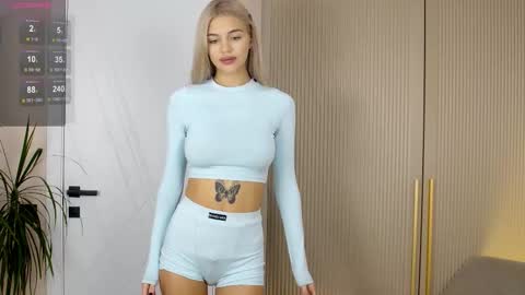 Snapshot of milabunny_ chatting on 10/17/25, 10:07 Mila and u can call me sweet bunny online show from 10/17/25, 10:07