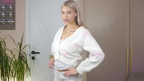 Mila and u can call me sweet bunny online show from 10/30/25, 10:06