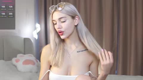 Mila and u can call me sweet bunny online show from 11/28/25, 08:50