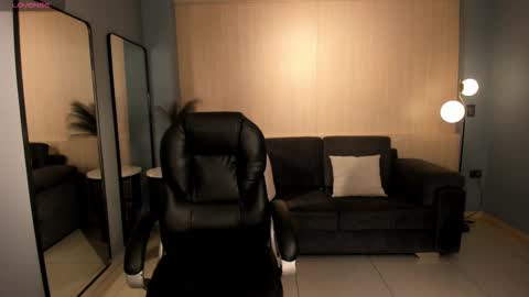 Mila online show from 11/05/25, 02:00