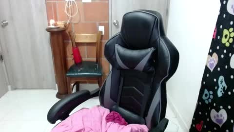 milacoxx8819 online show from 02/01/25, 12:07