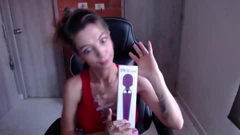 milacoxx8819 online show from 02/01/25, 03:18