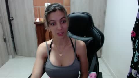 milacoxx8819 online show from 02/03/25, 09:50