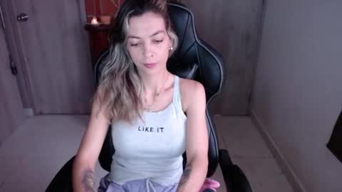 milacoxx8819 online show from 02/04/25, 12:33