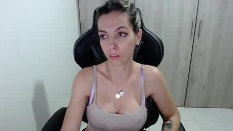 milacoxx8819 online show from 02/16/25, 03:04