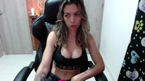 milacoxx8819 online show from 02/26/25, 11:52
