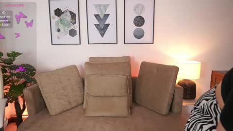 milacrave online show from 09/17/25, 11:34