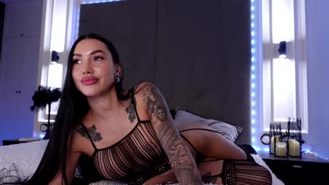 Snapshot of miladenver chatting on 12/19/25, 02:13 Mila online show from 12/19/25, 02:13