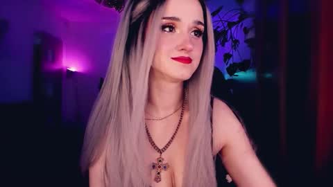 Snapshot of miladyjolie chatting on 10/22/25, 07:19 MiladyJolie online show from 10/22/25, 07:19