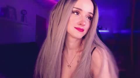 Snapshot of miladyjolie chatting on 01/14/26, 06:08 MiladyJolie online show from 01/14/26, 06:08