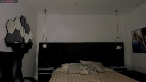 Snapshot of milalawrence_ chatting on 09/21/25, 10:33 Mila online show from 09/21/25, 10:33