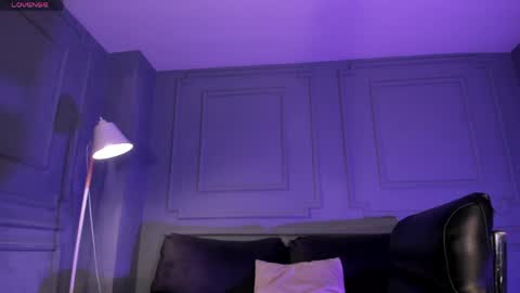 Snapshot of milalawrence_ chatting on 04/20/26, 11:35 Mila online show from 04/20/26, 11:35
