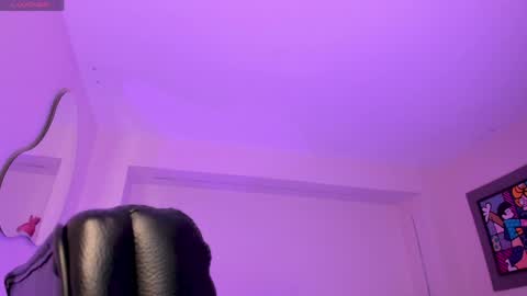 Snapshot of milalawrence_ chatting on 04/23/26, 11:20 Mila online show from 04/23/26, 11:20