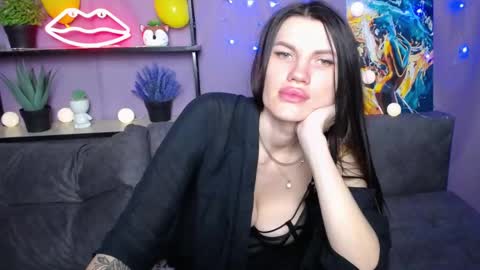 Snapshot of milaloona chatting on 01/23/25, 03:43 Milaloona online show from 01/23/25, 03:43