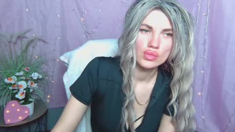Snapshot of milaloona chatting on 04/18/26, 07:01 Milaloona online show from 04/18/26, 07:01