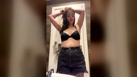 Snapshot of milalunaa chatting on 03/24/26, 06:51 milalunaa online show from 03/24/26, 06:51