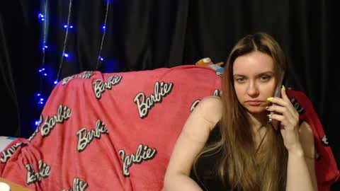 Snapshot of milana696969 chatting on 06/18/26, 04:33 MilAna online show from 06/18/26, 04:33