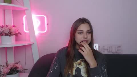 Snapshot of milanaangelas chatting on 09/13/25, 04:45 milanaangelas online show from 09/13/25, 04:45