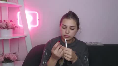 Snapshot of milanaangelas chatting on 10/28/25, 08:44 milanaangelas online show from 10/28/25, 08:44