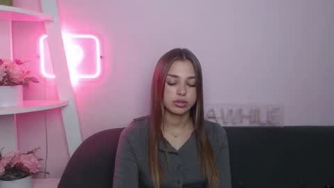 Snapshot of milanaangelas chatting on 11/25/25, 09:04 milanaangelas online show from 11/25/25, 09:04