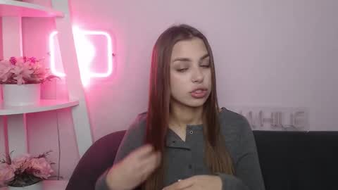 Snapshot of milanaangelas chatting on 12/14/25, 05:46 milanaangelas online show from 12/14/25, 05:46