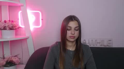milanaangelas online show from 12/15/25, 08:57