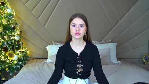 MilanaBalmain online show from 12/15/24, 04:40