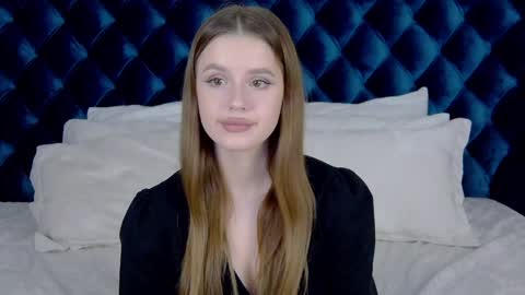 MilanaBalmain online show from 12/21/24, 08:07