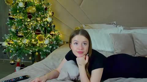 MilanaBalmain online show from 12/24/24, 10:55