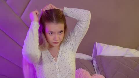 MilanaBalmain online show from 04/27/26, 04:21