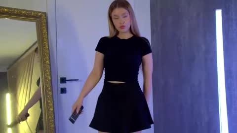 MilanaBalmain online show from 05/16/26, 10:36