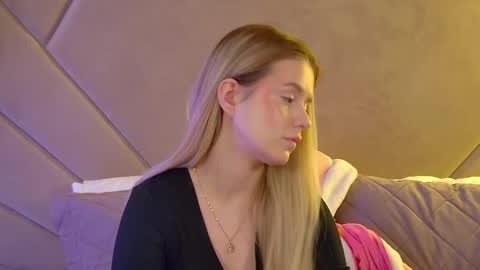 MilanaBalmain online show from 05/31/26, 04:20